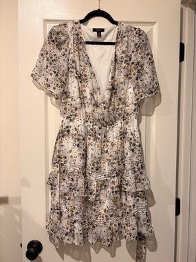 Simply Vera Vera Wang White Floral Tiered V-Neck Mini Dress